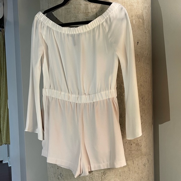 BGBC GEORGIE WHITE BELL SLEEVE ROMPER - Picture 3 of 6